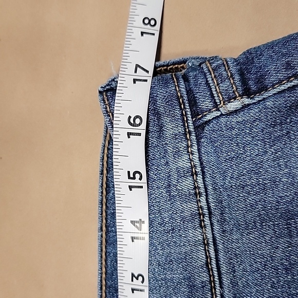 Old Navy Size 12 Medium Wash Blue Denim Rolled Cuff Jean Shorts, Gently Used - Picture 4 of 10